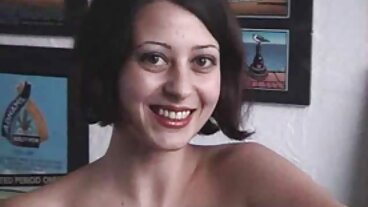אבוני החברה לשעבר סקרליט סקנדל קופץ ליקוק ציצי על הזין שלי