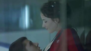 שרה שותת הגמר סקס מטורף חינם הבלונדינית אוהבת את הזין