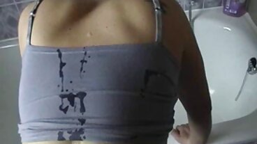 שני סקס באוטובוס חינם MILFS חרמנים על מיטה נוחה