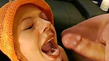 MILF בלונדינית סרטי סקס כושים חינם מפותלת נהנית מעיסוי ג'ורדי